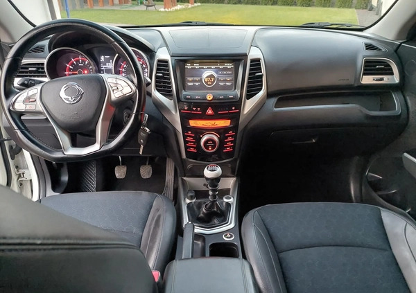 SsangYong Tivoli cena 40900 przebieg: 123427, rok produkcji 2016 z Gniewkowo małe 191